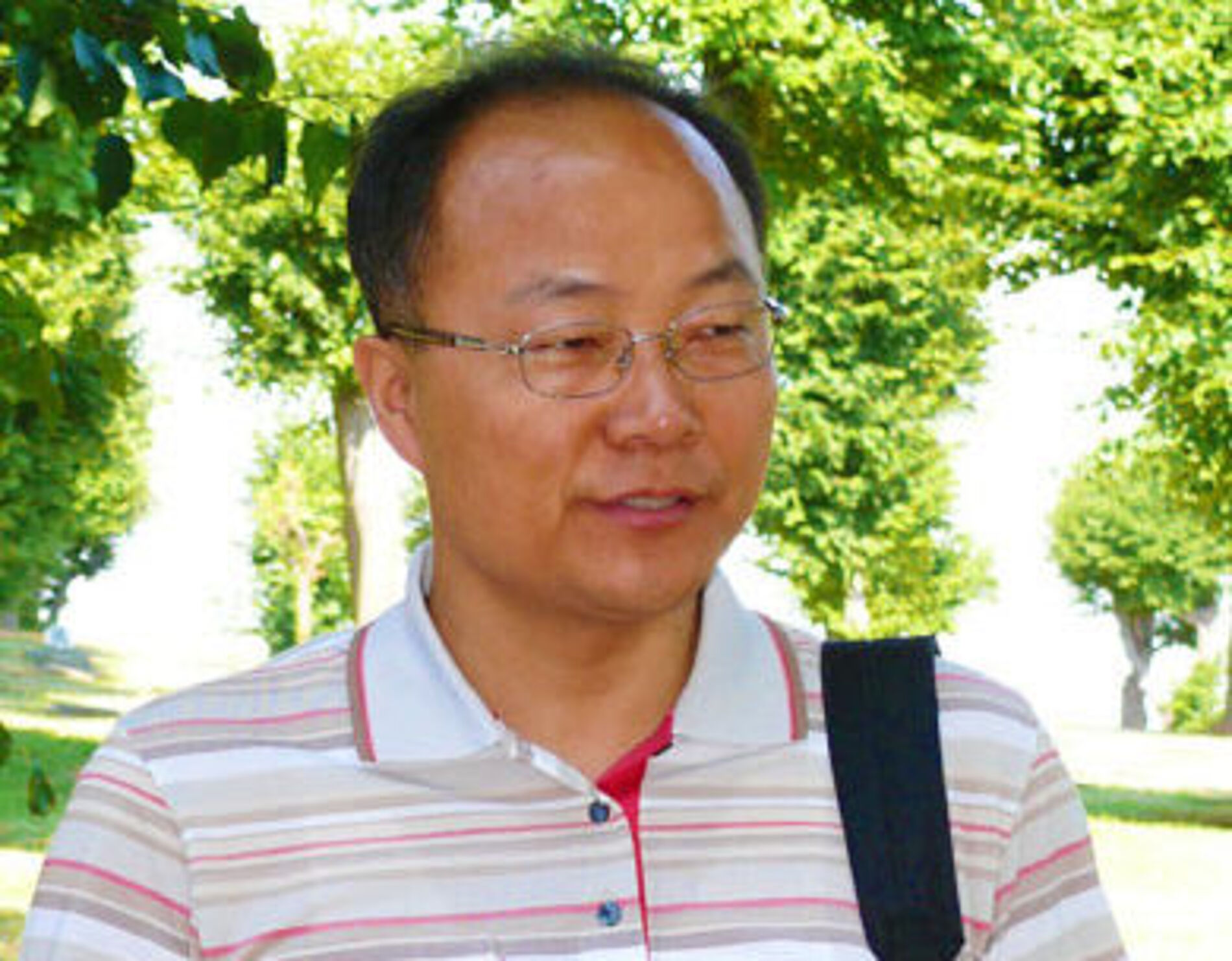 Heruasgeber und Übersetzer Prof. Ju-Min Hong Heruasgeber und Übersetzer Prof. Ju-Min Hong