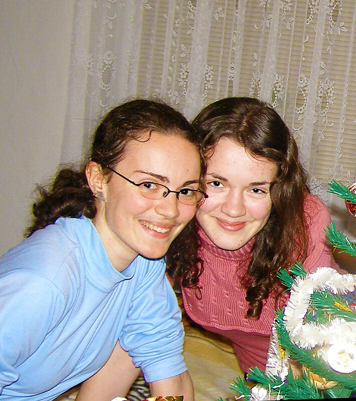 Mikulas und Lydia Liptak's Töchter Lenka und Maria, welche bei der Übersetzung der Losungen ins Slowakische mithelfen.